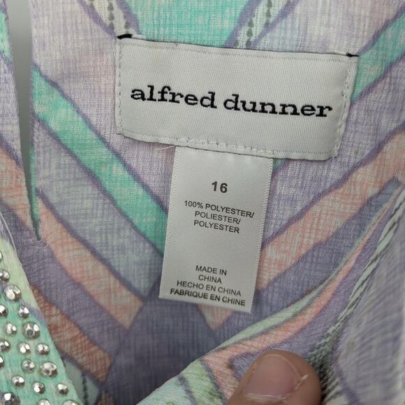 Alfred Dunner Geometric Pastel Top Size 16 Bling Neckline Lightweight 90s Boho - Picture 3 of 4